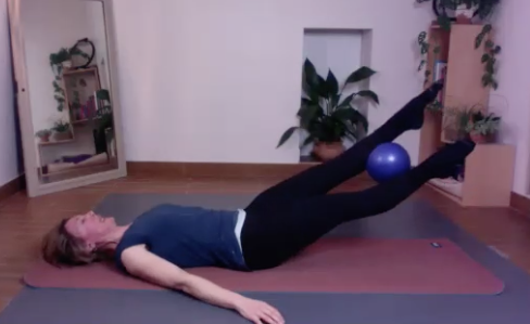 You are currently viewing Petit Ballon en Pilates, grands bénéfices ! (vidéo)